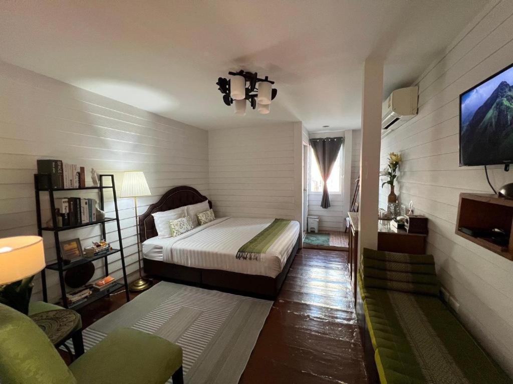 Ban Thungdang Housetel Bangkok Hotel Buitenkant foto