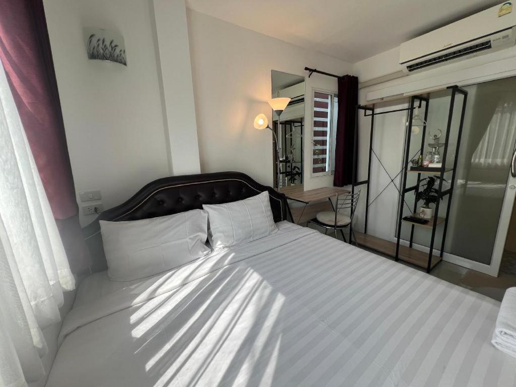 Ban Thungdang Housetel Bangkok Hotel Buitenkant foto