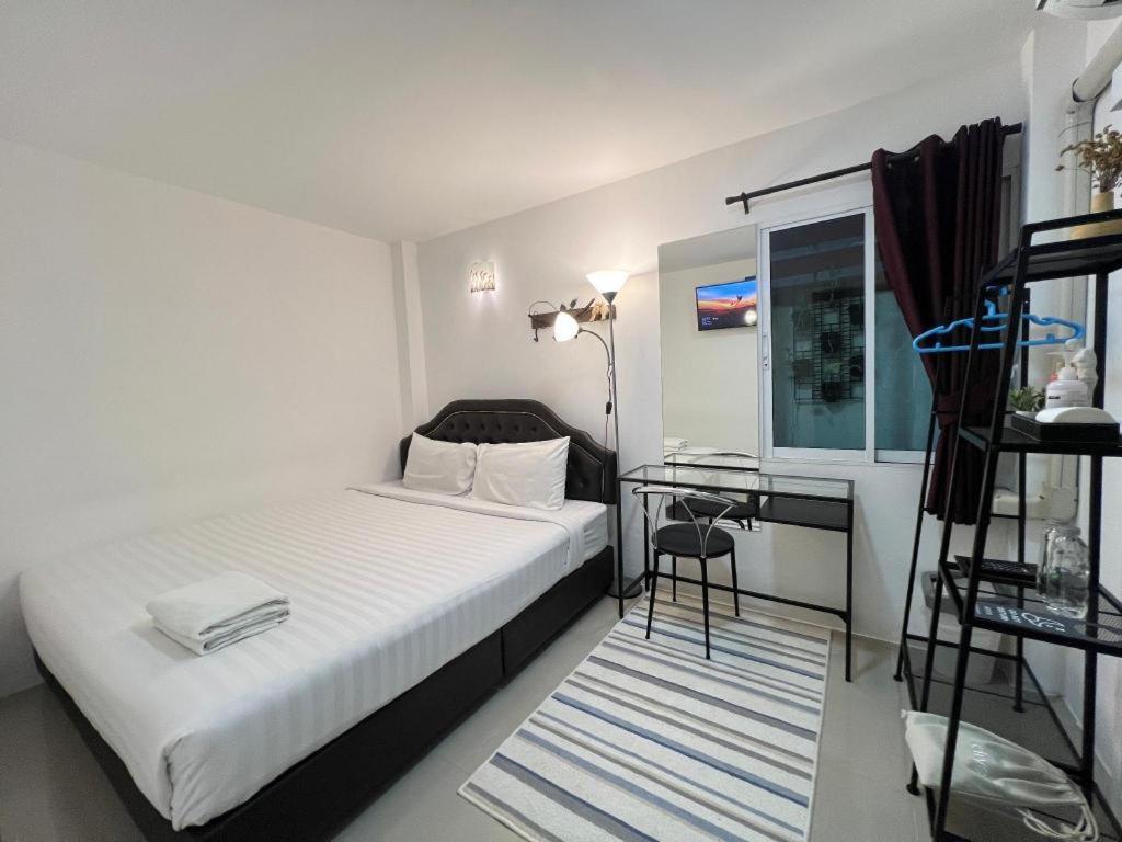 Ban Thungdang Housetel Bangkok Hotel Buitenkant foto