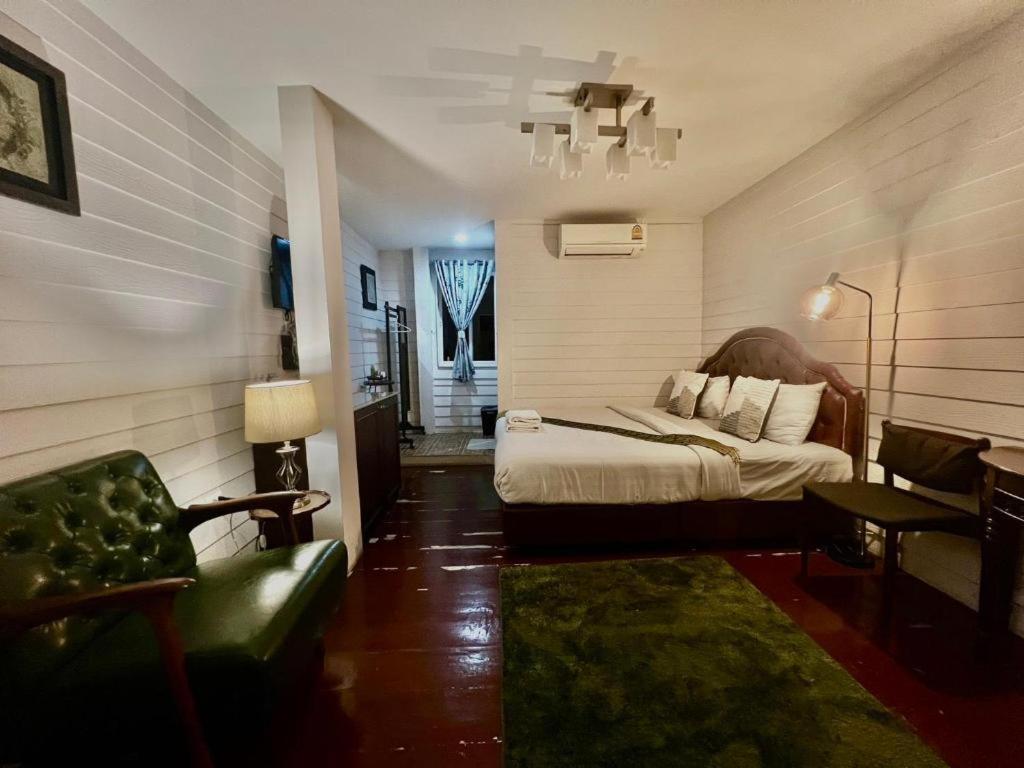 Ban Thungdang Housetel Bangkok Hotel Buitenkant foto