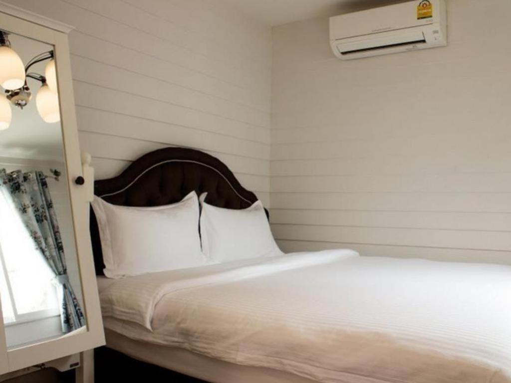 Ban Thungdang Housetel Bangkok Hotel Buitenkant foto