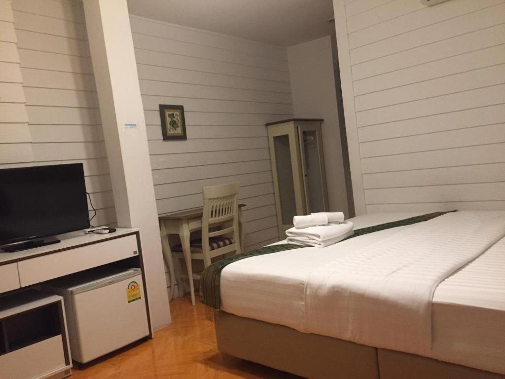 Ban Thungdang Housetel Bangkok Hotel Buitenkant foto