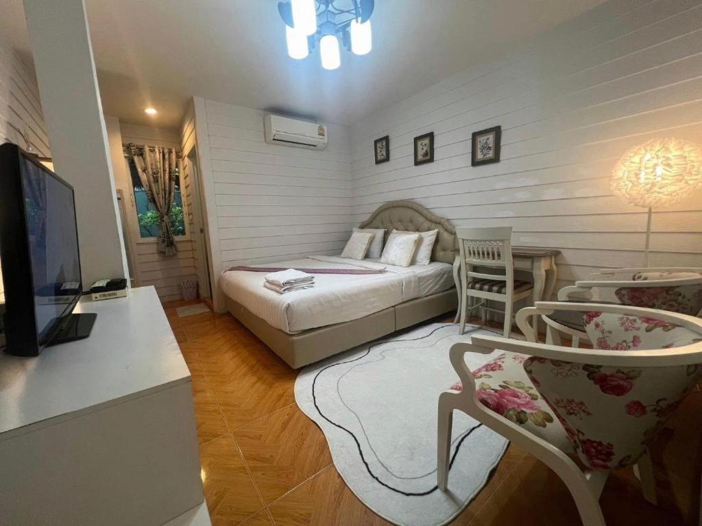 Ban Thungdang Housetel Bangkok Hotel Buitenkant foto