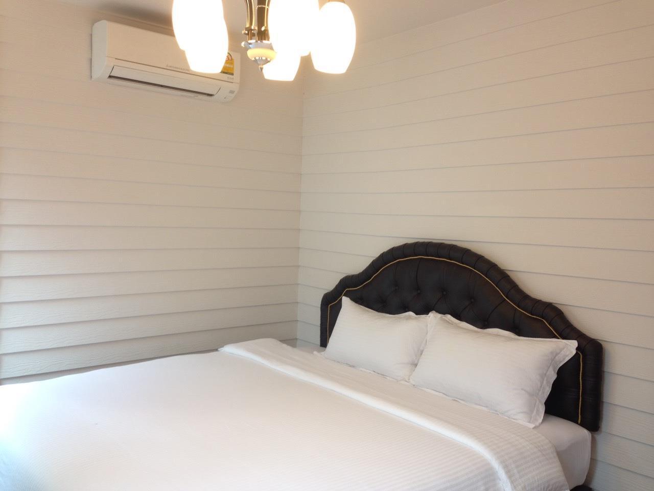 Ban Thungdang Housetel Bangkok Hotel Buitenkant foto